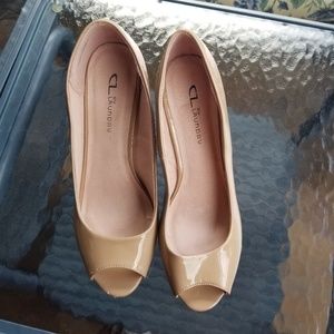 CL by Laundry peep toe patent nude wedge 9.5